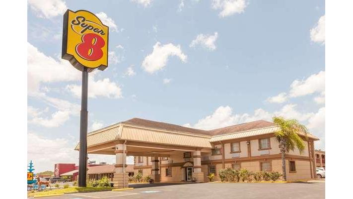 Super 8 by Wyndham Kingsville in Kingsville, Texas, United States