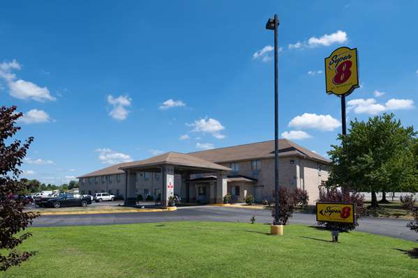 Super 8 by Wyndham Kokomo in Kokomo, Indiana, United States