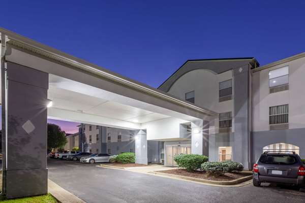 Super 8 by Wyndham La Grange KY in La Grange, Kentucky, United States