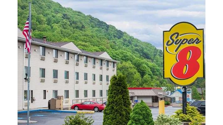 Super 8 by Wyndham La Vale/Cumberland Area in La Vale, Maryland, United States