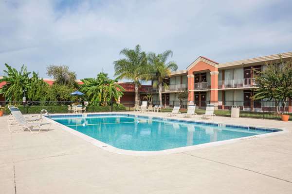 Super 8 by Wyndham Lake Jackson/Clute in Lake Jackson, Texas, United States