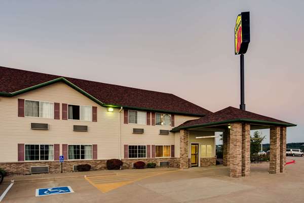 Super 8 by Wyndham Le Claire/Quad Cities in Le Claire, Iowa, United States