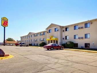 Super 8 by Wyndham Lincoln North in Lincoln, Nebraska, United States