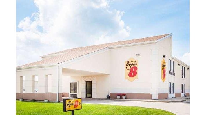 Super 8 by Wyndham Lincoln in Lincoln, Illinois, United States