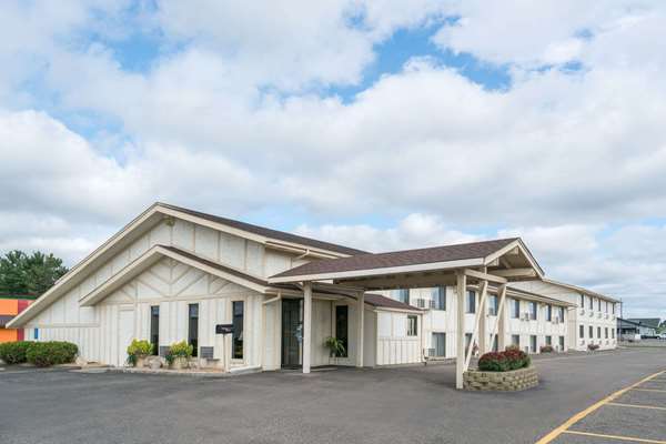 Super 8 by Wyndham Little Falls in Little Falls, Minnesota, United States