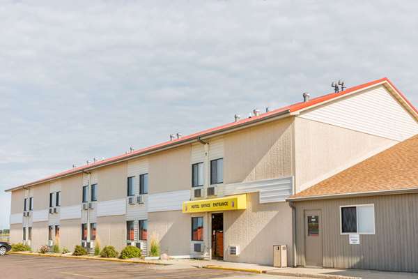 Super 8 by Wyndham Luverne in Luverne, Minnesota, United States