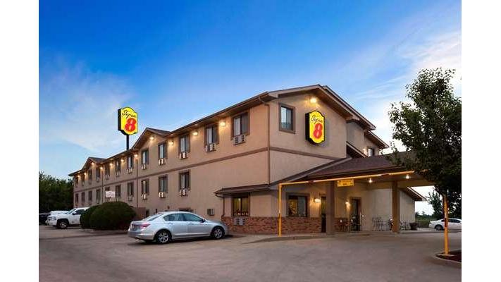 Super 8 by Wyndham Macon in Macon, Missouri, United States