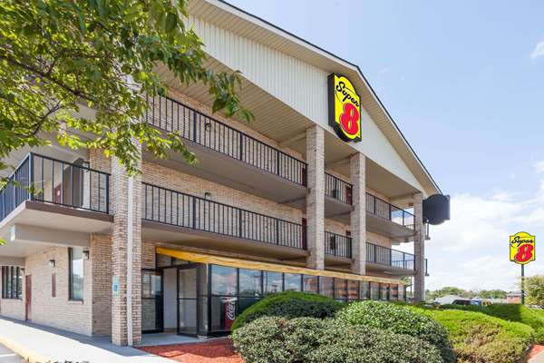 Super 8 by Wyndham Manassas in Manassas, Virginia, United States