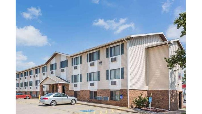 Super 8 by Wyndham Manhattan KS in Manhattan, Kansas, United States