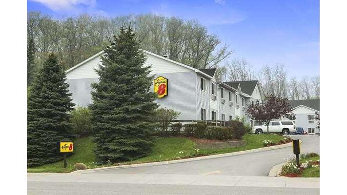 Super 8 by Wyndham Manistee in Manistee, Michigan, United States