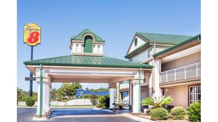 Super 8 by Wyndham Marianna in Marianna, Florida, United States
