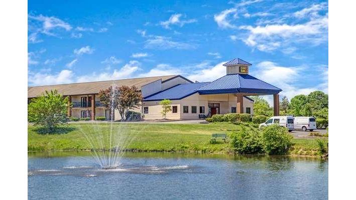 Super 8 by Wyndham Mason in Mason, Ohio, United States