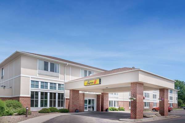 Super 8 by Wyndham Menomonie WI in Menomonie, Wisconsin, United States