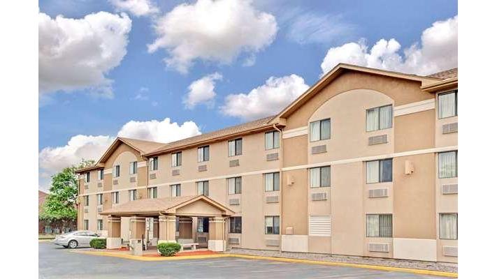 Super 8 by Wyndham Mokena/Frankfort/I-80 in Mokena, Illinois, United States