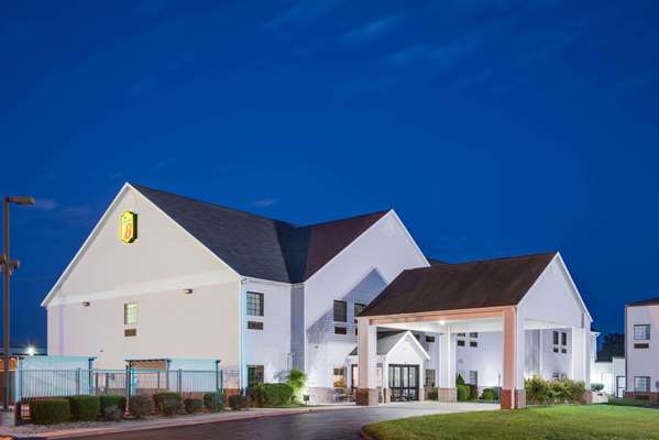 Super 8 by Wyndham Monett in Monett, Missouri, United States