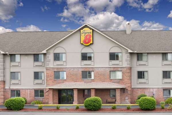 Super 8 by Wyndham Morgantown in Morgantown, West Virginia, United States
