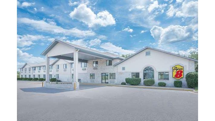 Super 8 by Wyndham Morris in Morris, Minnesota, United States