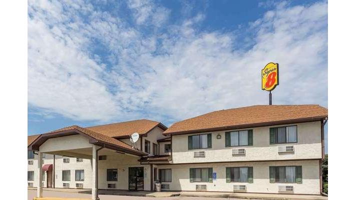 Super 8 by Wyndham Morris in Morris, Illinois, United States