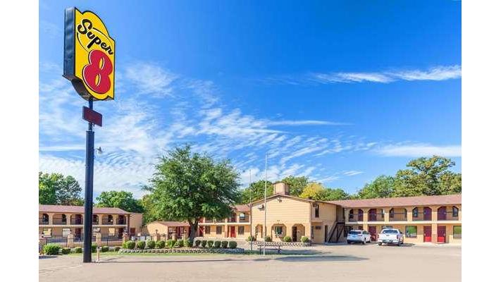 Super 8 by Wyndham Mt. Pleasant TX in Mount Pleasant, Texas, United States