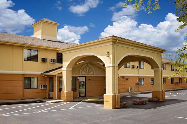 Super 8 by Wyndham Muncie/Ball St. College Area in Muncie, Indiana, United States