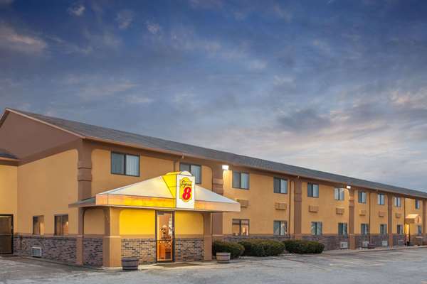 Super 8 by Wyndham Muscatine in Muscatine, Iowa, United States