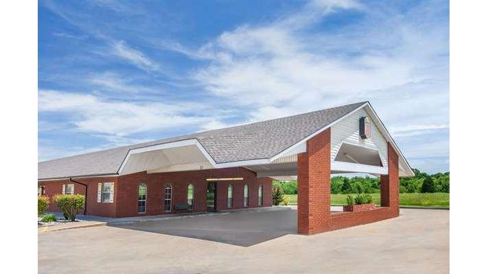 Super 8 by Wyndham Muskogee in Muskogee, Oklahoma, United States