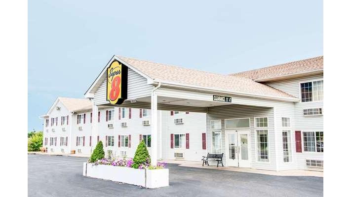 Super 8 by Wyndham Neosho in Neosho, Missouri, United States