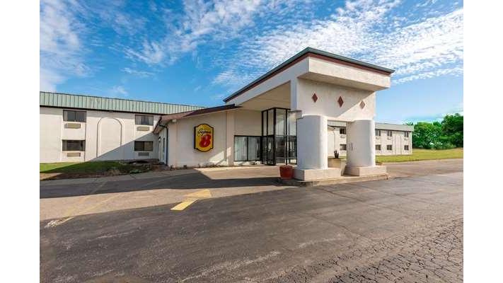 Super 8 by Wyndham North Ridgeville/Cleveland in North Ridgeville, Ohio, United States