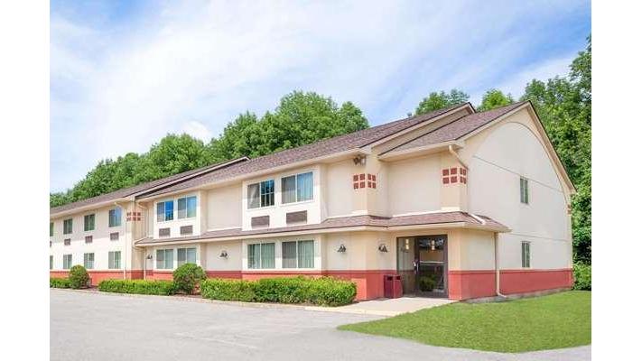 Super 8 by Wyndham Oneonta/Cooperstown in Oneonta, New York, United States