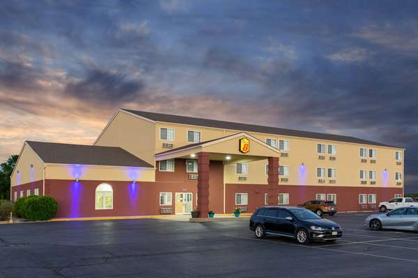 Super 8 by Wyndham Ottawa in Ottawa, Kansas, United States