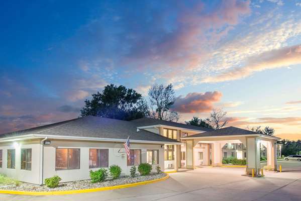 Super 8 by Wyndham Ottumwa in Ottumwa, Iowa, United States