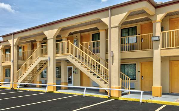 Super 8 by Wyndham Palestine in Palestine, Texas, United States