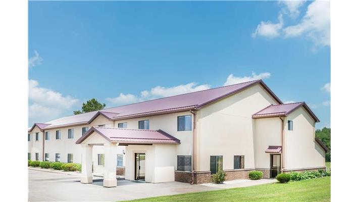 Super 8 by Wyndham Paris IL in Paris, Illinois, United States