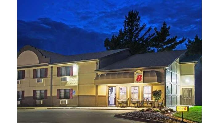 Super 8 by Wyndham Pella in Pella, Iowa, United States