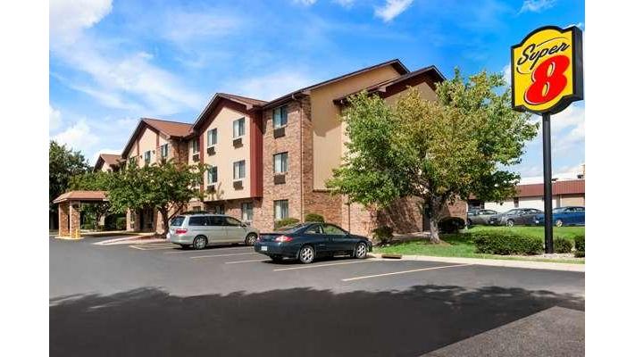 Super 8 by Wyndham Peoria East in East Peoria, Illinois, United States