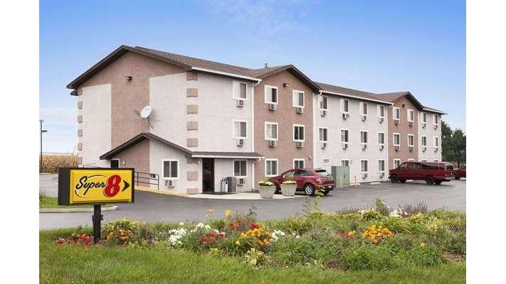 Super 8 by Wyndham Peru Starved Rock State Park in Peru, Illinois, United States