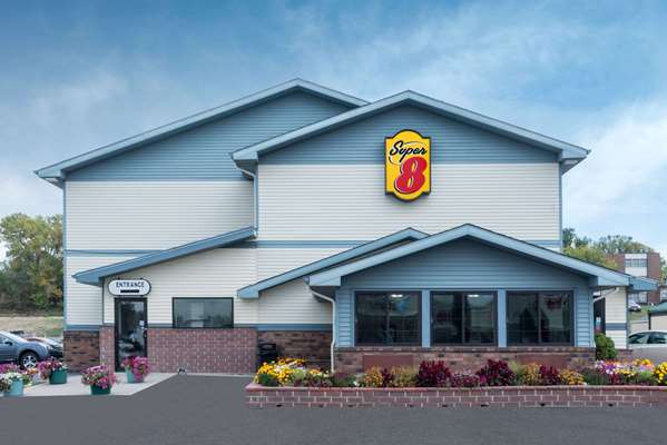 Super 8 by Wyndham Pierre SD in Pierre, South Dakota, United States