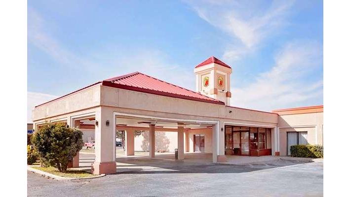 Super 8 by Wyndham Plainview in Plainview, Texas, United States