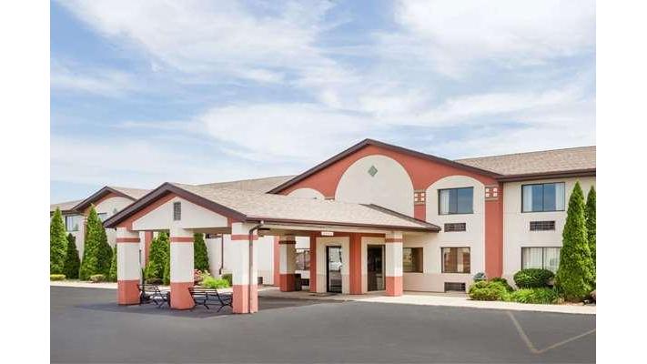 Super 8 by Wyndham Plymouth in Plymouth, Indiana, United States