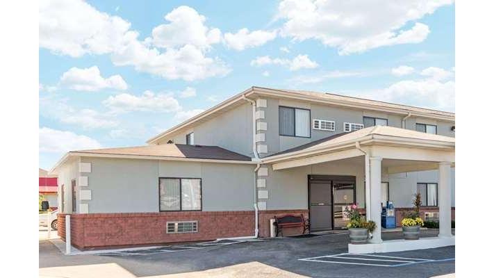 Super 8 by Wyndham Poplar Bluff Missouri in Poplar Bluff, Missouri, United States