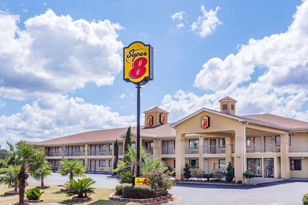 Super 8 by Wyndham Prattville Montgomery in Prattville, Alabama, United States