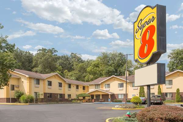 Super 8 by Wyndham Radford VA in Radford, Virginia, United States