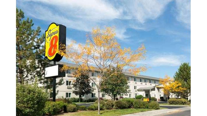 Super 8 by Wyndham Redmond in Redmond, Oregon, United States