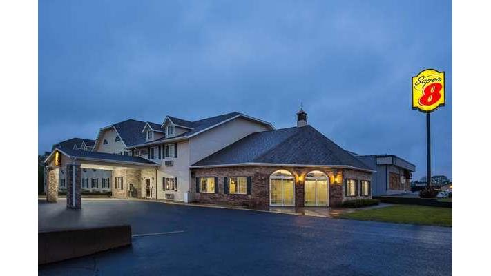 Super 8 by Wyndham Reedsburg in Reedsburg, Wisconsin, United States