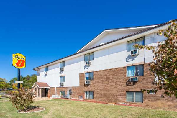 Super 8 by Wyndham Richmond/Broad Street in Richmond, Virginia, United States