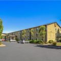 Super 8 by Wyndham Roseburg