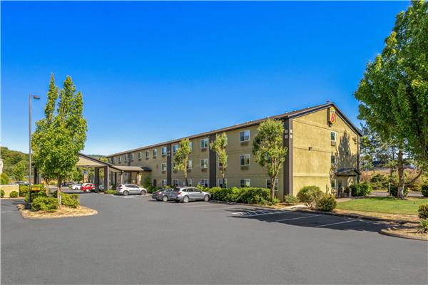 Super 8 by Wyndham Roseburg in Roseburg, Oregon, United States
