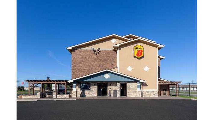 Super 8 by Wyndham Roseville/Detroit Area in Roseville, Michigan, United States