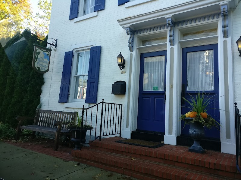 Tawsty Flower Haines Suites in Lewisburg, Pennsylvania, United States