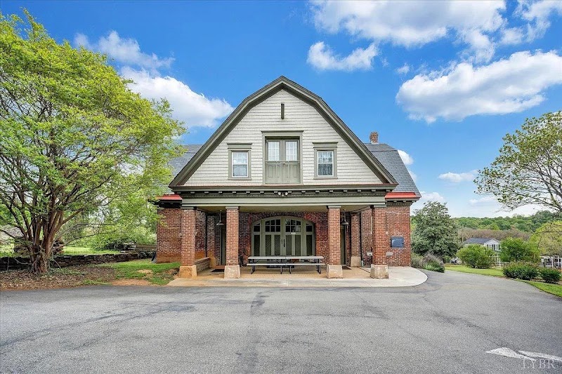 The Carriage House Inn Bed & Breakfast in Covington, Virginia, United States